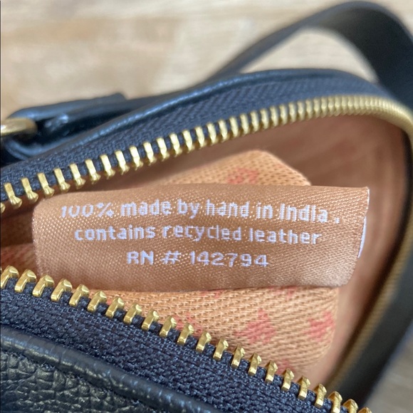 Tradlands Joyn black leather crossbody NWOT - Picture 7 of 8